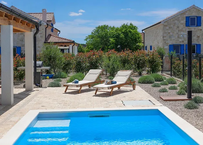 Papa's Court Iii With Pool Вилла Пашман
