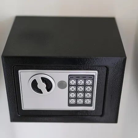 Papa's Court Iii With Pool * Pašman