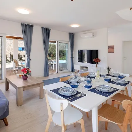 Papa's Court Iii With Pool Villa *