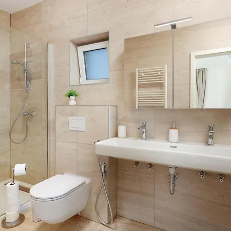 Villa Papa's Court Iii With Pool *