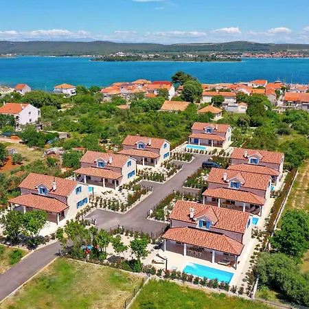 Villa Papa's Court Iii With Pool Pašman